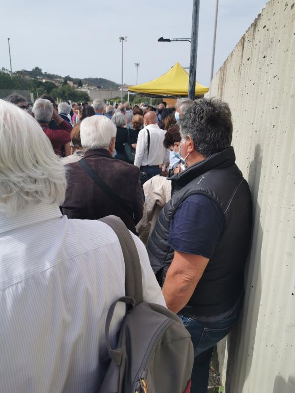 images Vaccini. Lo sfogo di un cittadino: "Una domenica bestiale all’Hub di Catanzaro Lido"