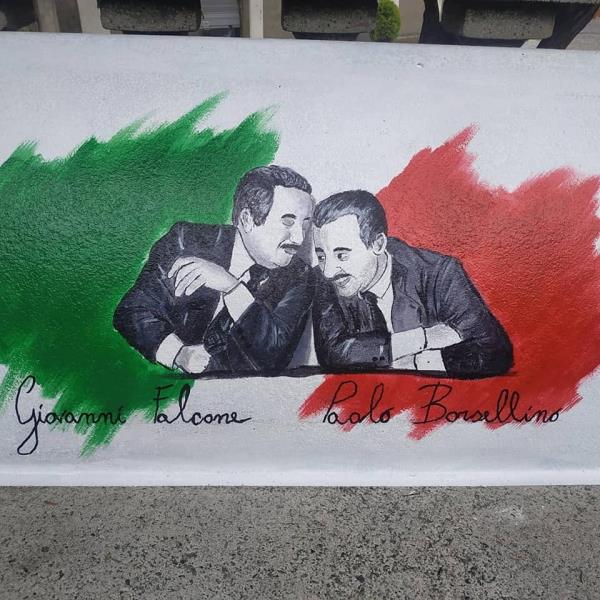 Taverna. Una panchina d'autore dedicata ai giudici Falcone e Borsellino images Taverna. Una panchina d'autore dedicata ai giudici Falcone e Borsellino