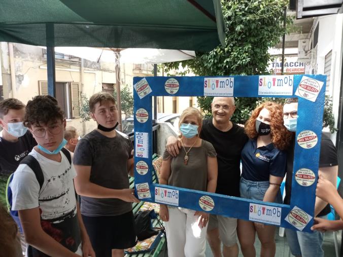 images Catanzaro. Grande successo per l'iniziativa SlotMob del bar nel quartiere Siano 