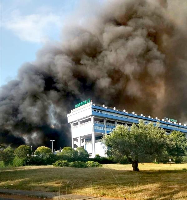 images Lamezia Terme. Incendio a Scordovillo, il Coordinamento Sanità 19 marzo chiede un tavolo permanente