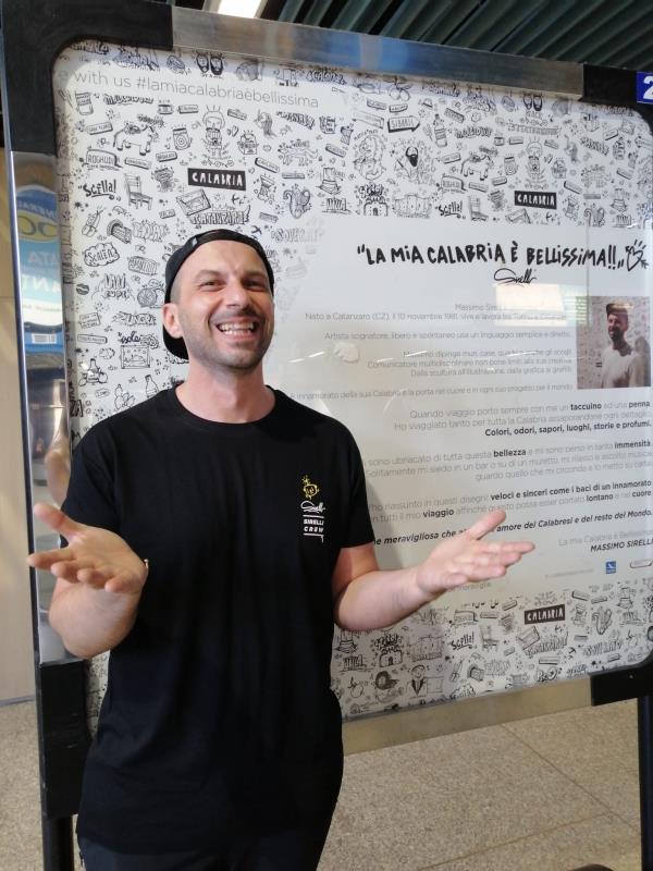 L’aeroporto di Lamezia Terme fa volare la creatività: Sacal presenta “La mia Calabria è bellissima” di Massimo Sirelli images L’aeroporto di Lamezia Terme fa volare la creatività: Sacal presenta “La mia Calabria è bellissima” di Massimo Sirelli