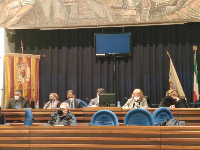 images La telenovela 'Catanzaro servizi' in scena in Consiglio: alcuni contro i dirigenti, Abramo: "Carte sono alla Corte dei Conti"