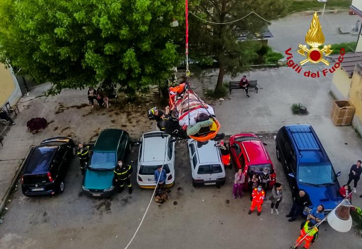 Barella troppo piccola per paziente affetto da obesità, intervengono i Vigili del Fuoco di Cosenza images Barella troppo piccola per paziente affetto da obesità, intervengono i Vigili del Fuoco di Cosenza