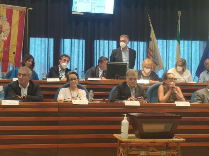 Nervi tesi dopo il Consiglio, lo schieramento di Fiorita: "C'è chi mira all'ingovernabilità e non si è rassegnato alla sconfitta" images Nervi tesi dopo il Consiglio, lo schieramento di Fiorita: "C'è chi mira all'ingovernabilità e non si è rassegnato alla sconfitta"