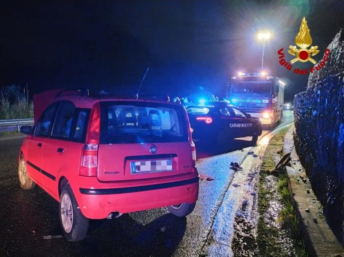 Maida, sbatte contro un muretto e viene sbalzato fuori dall'auto  images Maida, sbatte contro un muretto e viene sbalzato fuori dall'auto