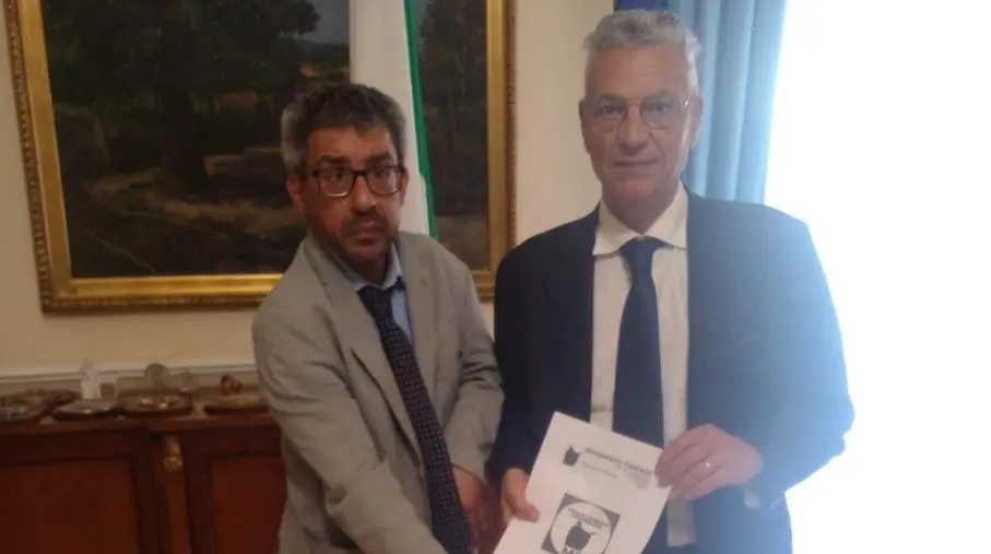 La disabilità non ostacola la professione: l'avvocato Cerminara incontra il Prefetto Ricci images La disabilità non ostacola la professione: l'avvocato Cerminara incontra il Prefetto Ricci