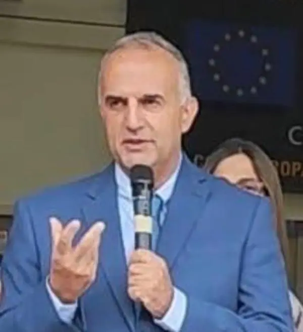 images Cambio al vertice dell'IC Catanzaro Nord-Est Manzoni: Giulio Comerci è il nuovo dirigente 