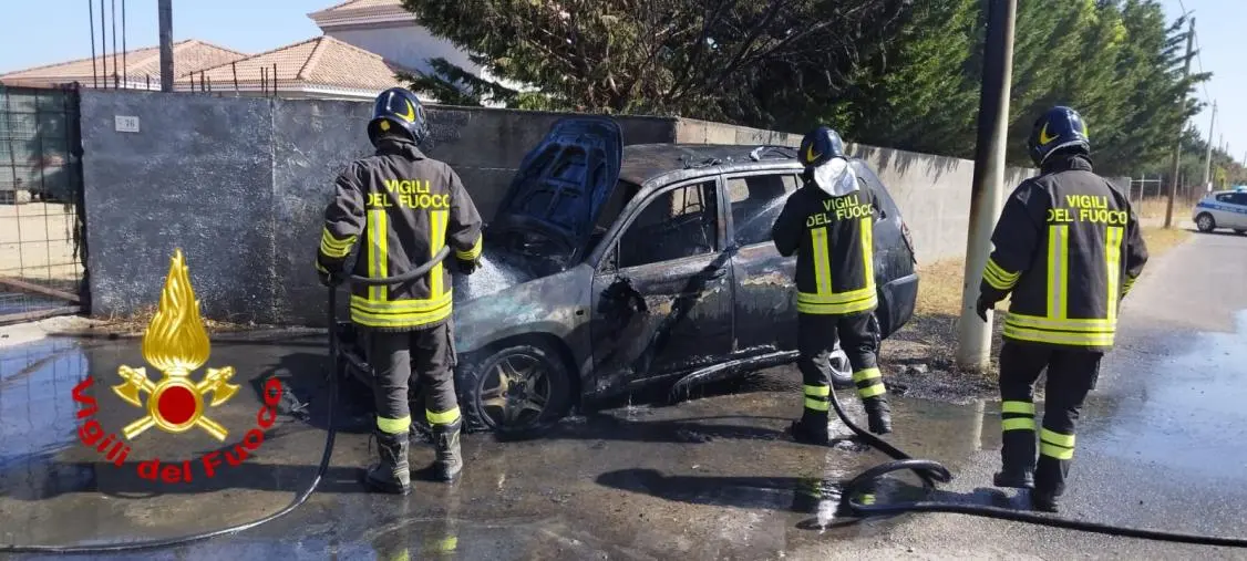 Cirò Marina, auto si schianta contro un muro e prende fuoco: 4 feriti in modo lieve images Cirò Marina, auto si schianta contro un muro e prende fuoco: 4 feriti in modo lieve