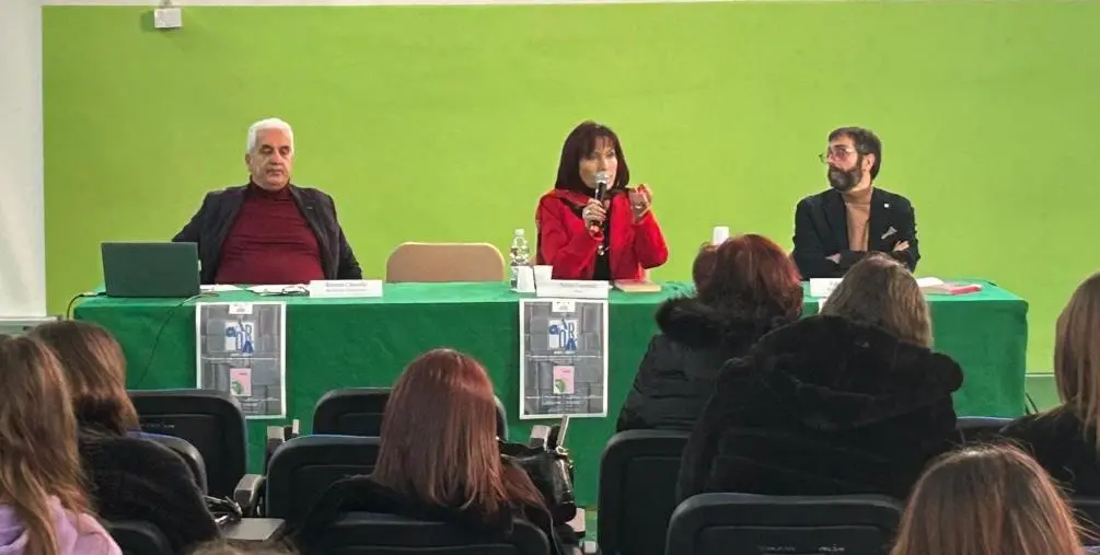 IIS De Nobili di Catanzaro, Palma Comandè apre la terza edizione di Agorà images IIS De Nobili di Catanzaro, Palma Comandè apre la terza edizione di Agorà