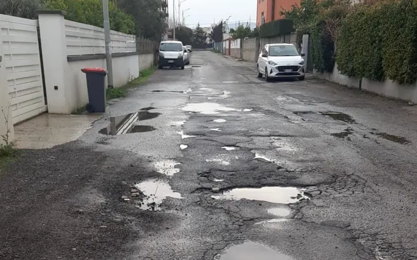 Strade groviera nel quartiere Giovino,  l'opposizione: "Rischi alla sicurezza dei cittadini" images Strade groviera nel quartiere Giovino,  l'opposizione: "Rischi alla sicurezza dei cittadini"