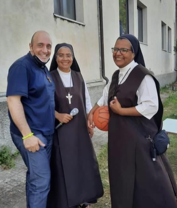 images Amaroni, nel Lab...oratorio estivo don Roberto Corapi coinvolge anche le suore di Squillace 


