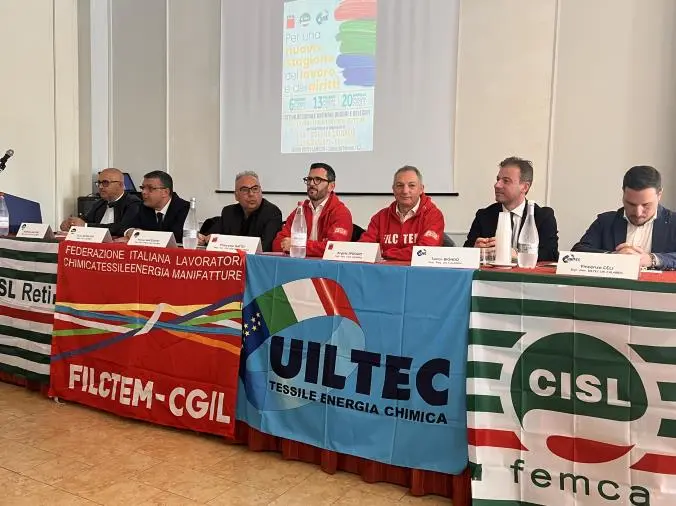images Verso le mobilitazioni, a Lamezia l'attivo regionale con i 3 sindacati confederali 