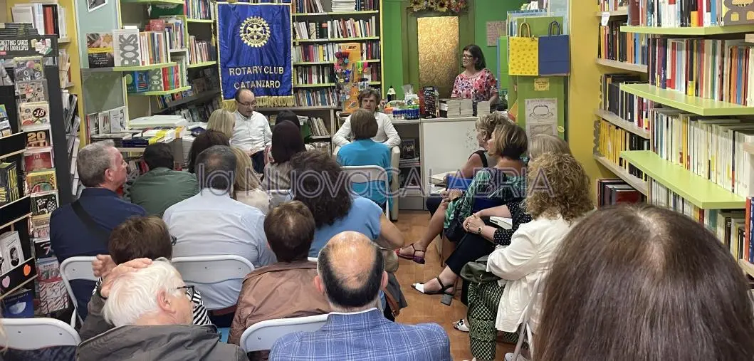 “Magnolia nera” Gianluca Santise presenta il suo nuovo libro a Catanzaro images “Magnolia nera” Gianluca Santise presenta il suo nuovo libro a Catanzaro