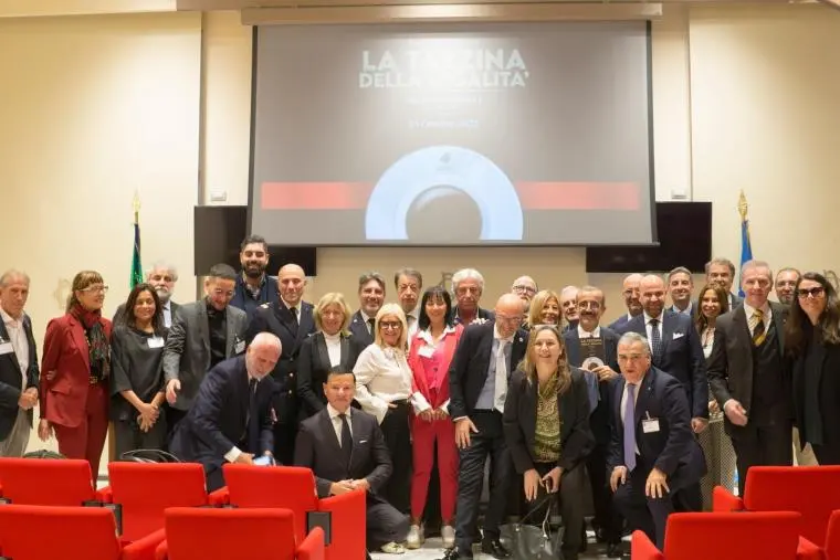 Presentato a Roma il libro ‘La Tazzina della Legalità’
images Presentato a Roma il libro ‘La Tazzina della Legalità’