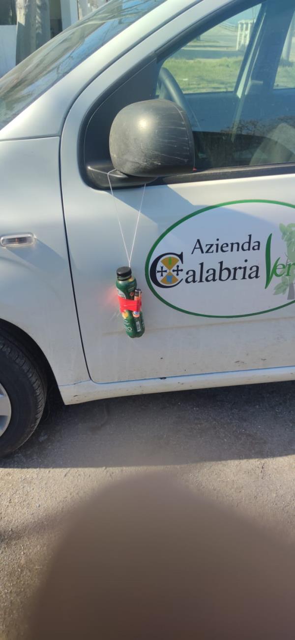 Corigliano Rossano, trovata su un’auto di Calabria Verde bottiglia di benzina con innesco images Corigliano Rossano, trovata su un’auto di Calabria Verde bottiglia di benzina con innesco