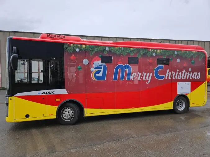 "A Merry Christmas": a Catanzaro i pullman di Amc si vestono a festa images "A Merry Christmas": a Catanzaro i pullman di Amc si vestono a festa