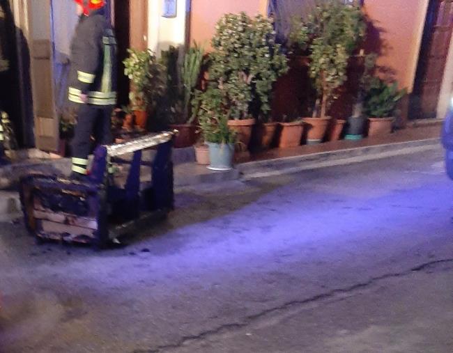Botricello, va in fiamme una stufa: evacuata la casa di una donna anziana images Botricello, va in fiamme una stufa: evacuata la casa di una donna anziana