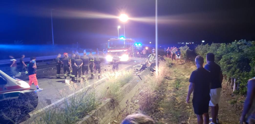 Statale 106 insanguinata, a Cirò Marina due morti a causa di un incidente images Statale 106 insanguinata, a Cirò Marina due morti a causa di un incidente