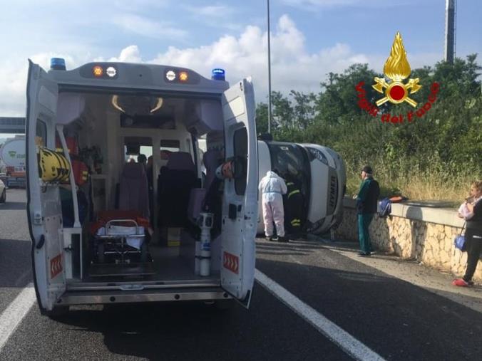 images Lamezia Terme, incidente tra un camper e un macchina: in ospedale una donna incinta