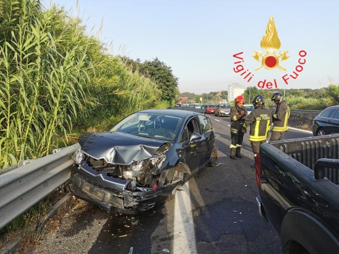 Incidente sulla statale 280 in direzione Lamezia: tre auto coinvolte e un ferito images Incidente sulla statale 280 in direzione Lamezia: tre auto coinvolte e un ferito