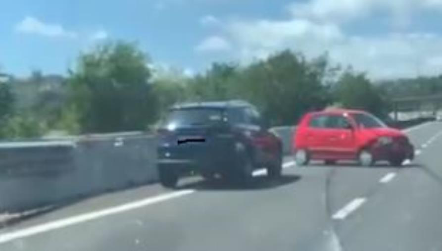 images Incidente lungo la strada dei Due Mari: traffico rallentato 