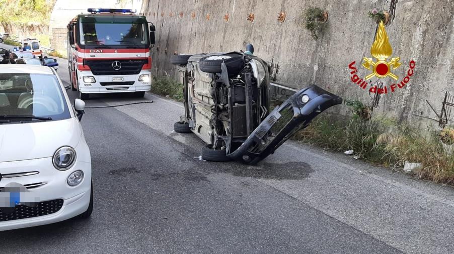 Catanzaro. Si ribalta con la sua auto a via Argento: ferita una donna images Catanzaro. Si ribalta con la sua auto a via Argento: ferita una donna