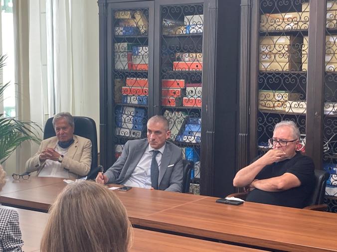 Catanzaro. I farmacisti vogliono più (e diversi) vaccini: l'incontro con il sottosegretario Costa images Catanzaro. I farmacisti vogliono più (e diversi) vaccini: l'incontro con il sottosegretario Costa
