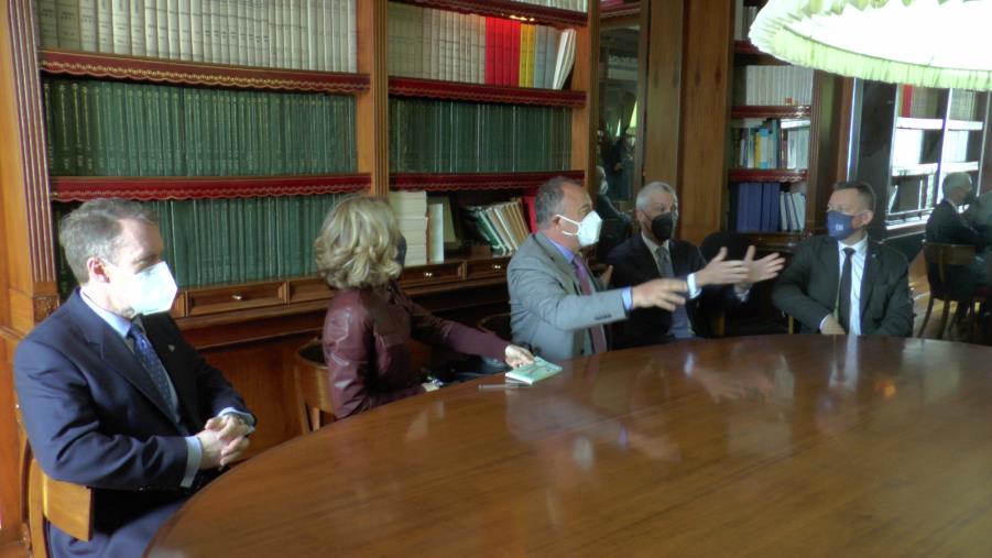 Lotta alla 'ndrangheta. L'interpol fa tappa a Catanzaro: l’incontro con il procuratore Gratteri
 images Lotta alla 'ndrangheta. L'interpol fa tappa a Catanzaro: l’incontro con il procuratore Gratteri