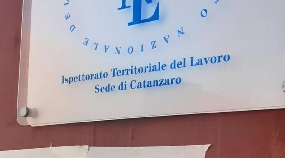 Squillace, nel cantiere di un villaggio turistico 10 operai su 10 lavoravano in nero: sospesa l'attività images Squillace, nel cantiere di un villaggio turistico 10 operai su 10 lavoravano in nero: sospesa l'attività
