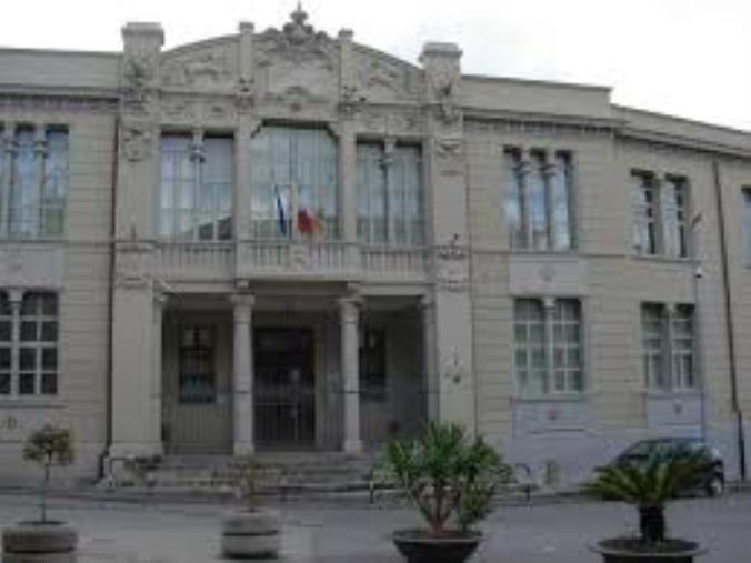 images Catanzaro, il preside dello "Scalfaro" replica al genitore che denunciava gite di fine anno "negate"