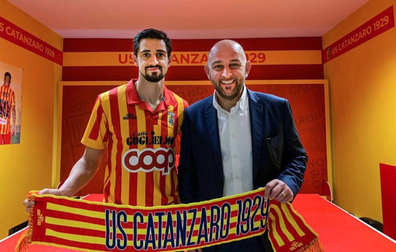 images Us Catanzaro 1929: Jefferson in giallorosso, Evan's torna al Crotone e Cuppone resta alla Casertana