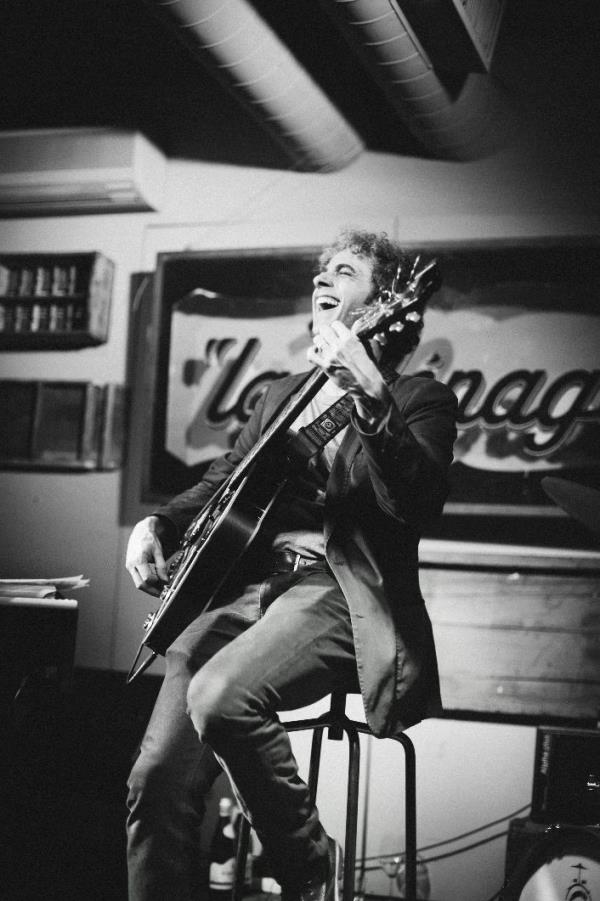 Ama Calabria e Associazione Musica, domenica a Gioia Tauro il chitarrista De Vito inaugura la stagione  images Ama Calabria e Associazione Musica, domenica a Gioia Tauro il chitarrista De Vito inaugura la stagione