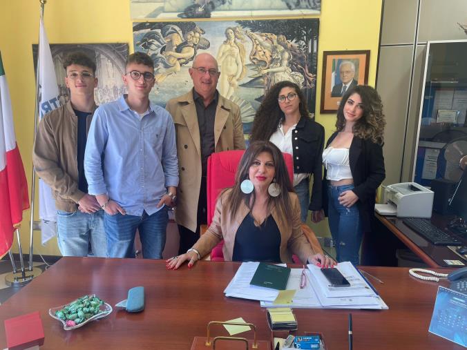 "Generation €uro Students Award": gli studenti del Petrucci di Catanzaro accettano la sfida della BCE images "Generation €uro Students Award": gli studenti del Petrucci di Catanzaro accettano la sfida della BCE