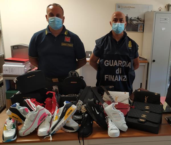 images Falso made in Italy, tra giugno e agosto sequestrati oltre 1000 capi contraffatti