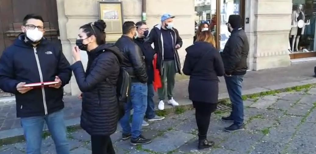 images Lavoratori in piazza Prefettura a Catanzaro chiedono di "tornare a fare spettacolo"