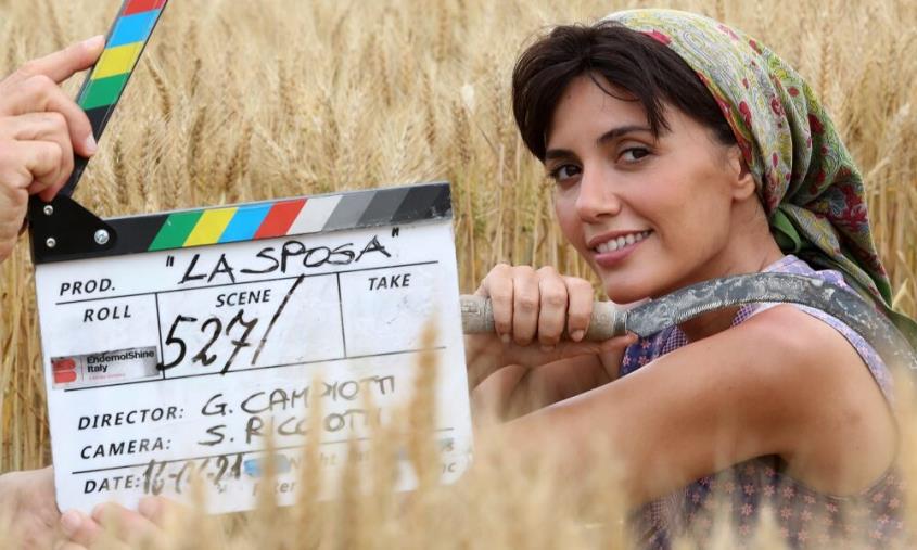 Cinema e TV, dopo il film "La Sposa" su Rai 1, le Associazioni scrivono ai sindaci delle Langhe per un "monumento alle Calabrotte" images Cinema e TV, dopo il film "La Sposa" su Rai 1, le Associazioni scrivono ai sindaci delle Langhe per un "monumento alle Calabrotte"