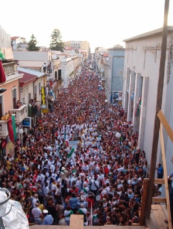 In fumo un'altra piantagione di marijuana a Locri images In fumo un'altra piantagione di marijuana a Locri
