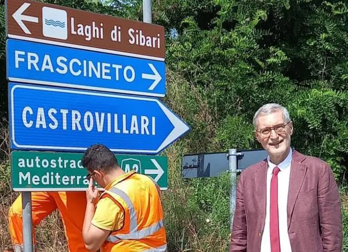 images Potenziata la cartellonistica stradale per Castrovillari, Laghi: "Obiettivo raggiunto"
