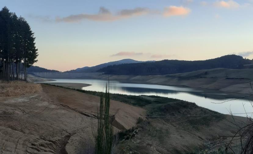 images Taverna, non piove e non nevica: il lago Passante ridotto a un fiume e la diga del Melito resta un'incompiuta