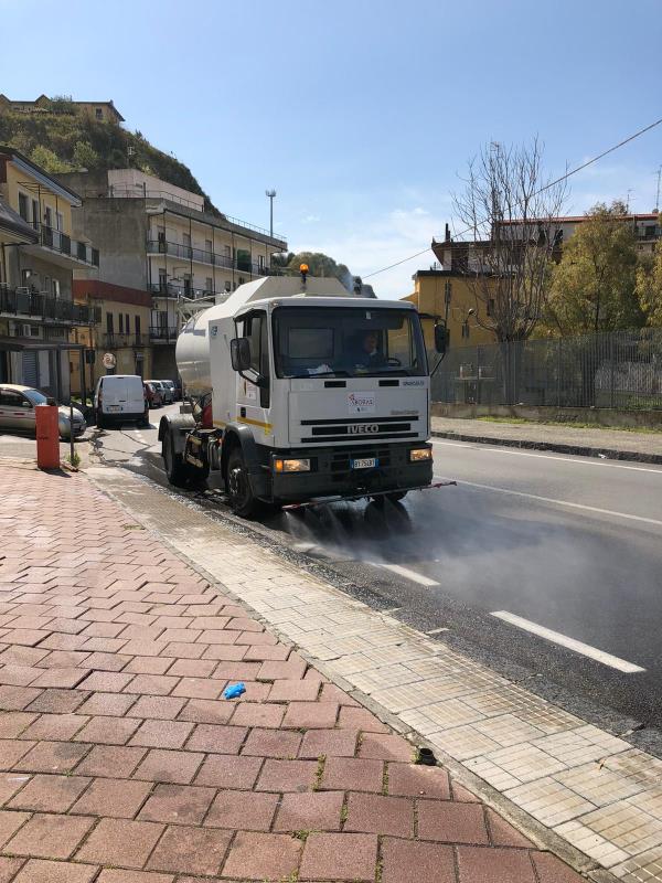 Coronavirus. A Catanzaro dopo il maltempo continua il lavaggio delle strade con igienizzante images Coronavirus. A Catanzaro dopo il maltempo continua il lavaggio delle strade con igienizzante
