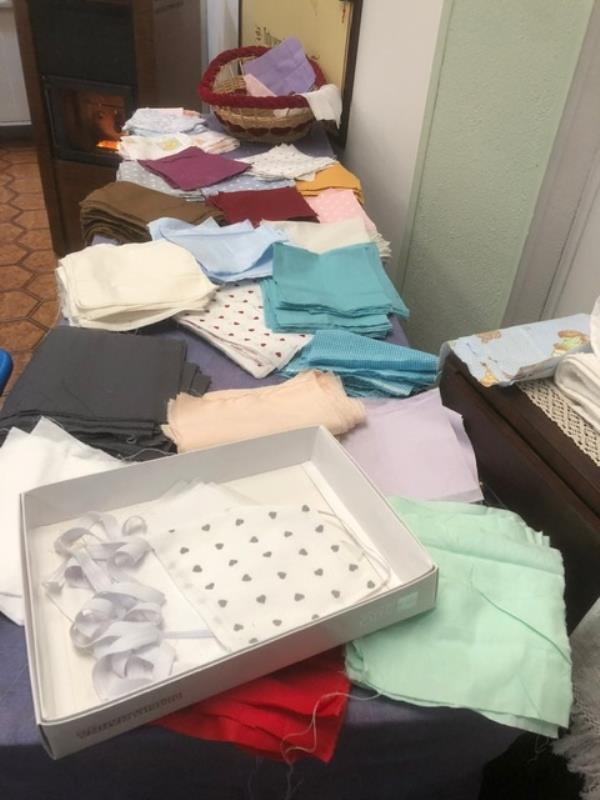 Coronavirus. Vendeva mascherine con un ricarico del 1200% del prezzo. A Lamezia Terme commerciante denunciato e sequestrate 300 mascherine images Coronavirus. Vendeva mascherine con un ricarico del 1200% del prezzo. A Lamezia Terme commerciante denunciato e sequestrate 300 mascherine