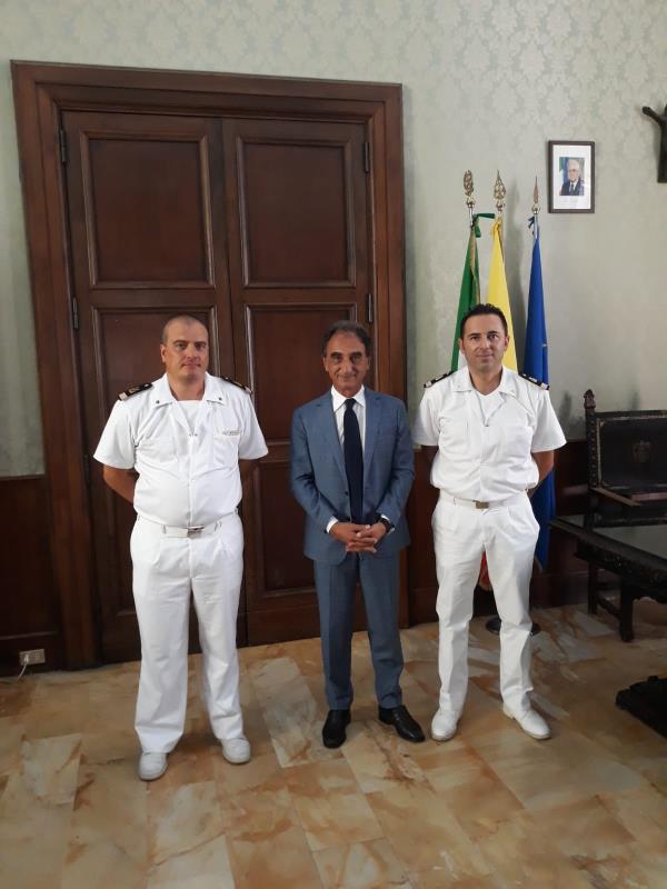 Catanzaro. Passaggio del testimone all'Ufficio locale marittimo di Guardia costiera: il sindaco incontra gli ufficiali images Catanzaro. Passaggio del testimone all'Ufficio locale marittimo di Guardia costiera: il sindaco incontra gli ufficiali