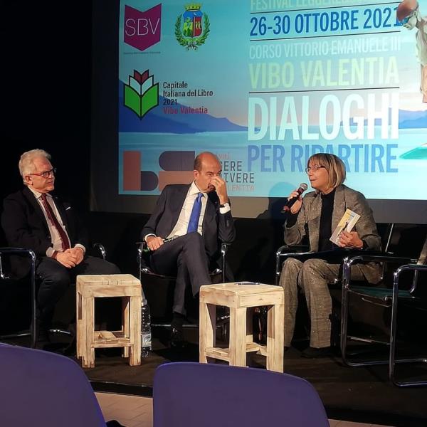 Successo per la presentazione de "La casa del nonno" di Sandro Scoppa a Vibo e a Cancello di Serrastretta images Successo per la presentazione de "La casa del nonno" di Sandro Scoppa a Vibo e a Cancello di Serrastretta