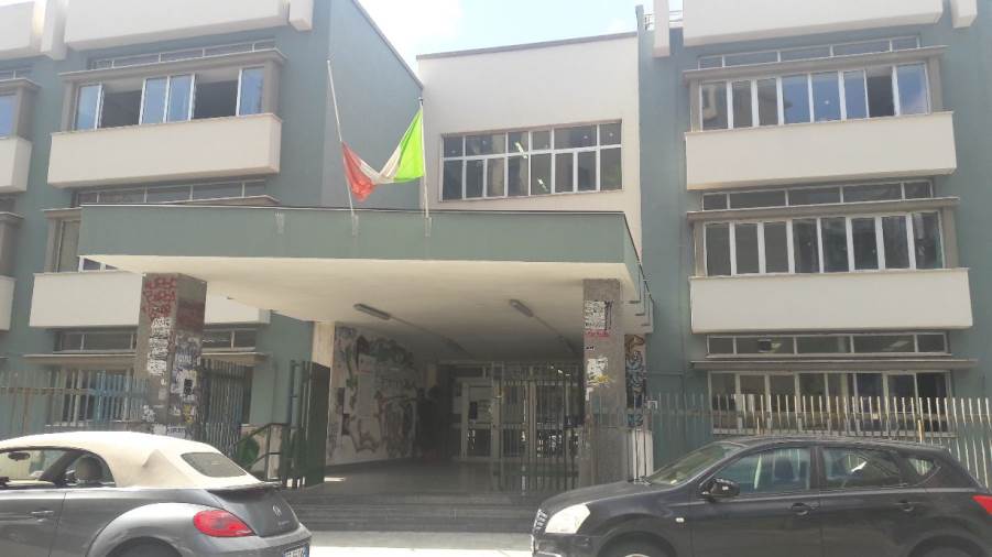 Catanzaro. Alunno positivo, didattica a distanza per una classe del Liceo classico "Galluppi"  images Catanzaro. Alunno positivo, didattica a distanza per una classe del Liceo classico "Galluppi"
