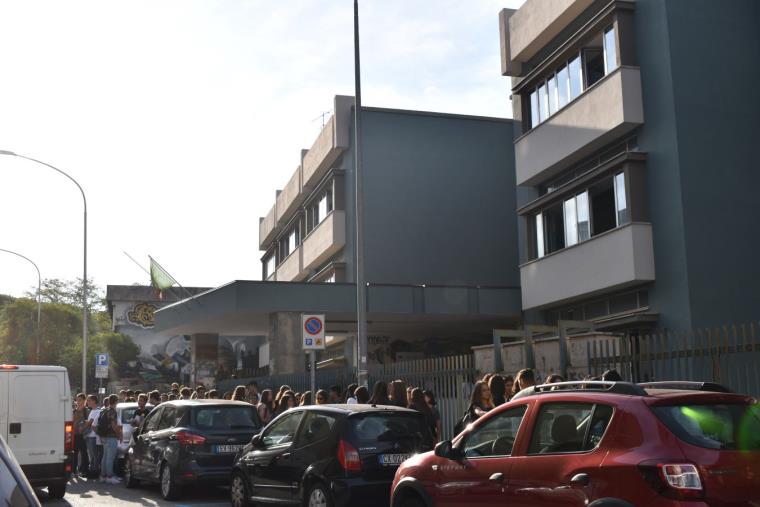 Liceo Classico e riscaldamenti, i docenti a Corsi: "Situazione denunciata da mesi, non usi il caso per fini elettorali" images Liceo Classico e riscaldamenti, i docenti a Corsi: "Situazione denunciata da mesi, non usi il caso per fini elettorali"