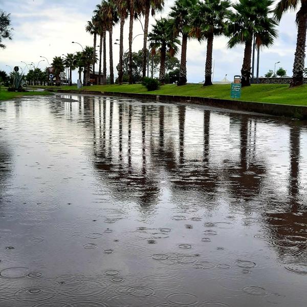 images Maltempo a Catanzaro. Lido allagata: l'acqua entra anche nelle case 