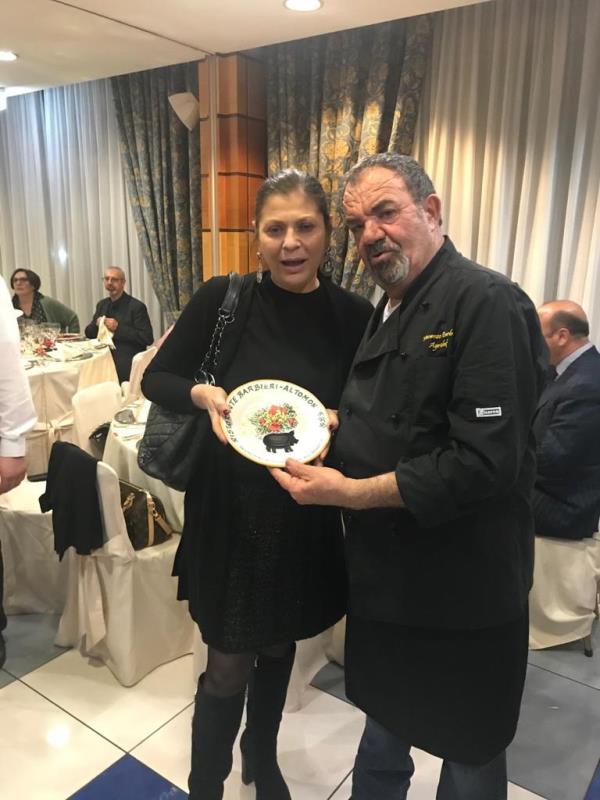 images L'Agrischef Barbieri consegna al neo Presidente della Regione Calabria il "Piatto del Buon Ricordo"