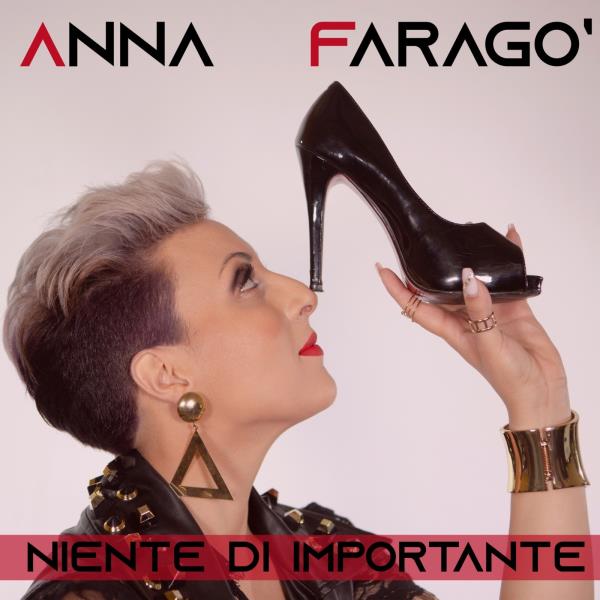 Dopo il video clip  “Niente di importante”, la catanzarese Anna Faragò si prepara al tour estivo con i Black & White live music images Dopo il video clip  “Niente di importante”, la catanzarese Anna Faragò si prepara al tour estivo con i Black & White live music
