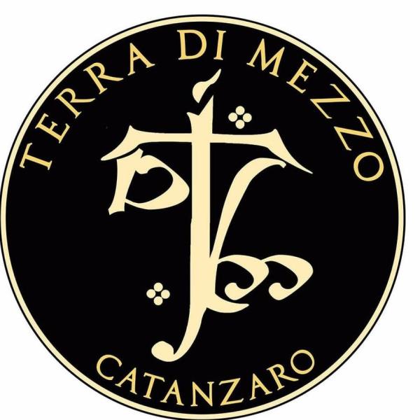 Terra di Mezzo: "Alle sardine sistemiche preferiamo i salmoni che risalgono i fiumi controcorrente" images Terra di Mezzo: "Alle sardine sistemiche preferiamo i salmoni che risalgono i fiumi controcorrente"