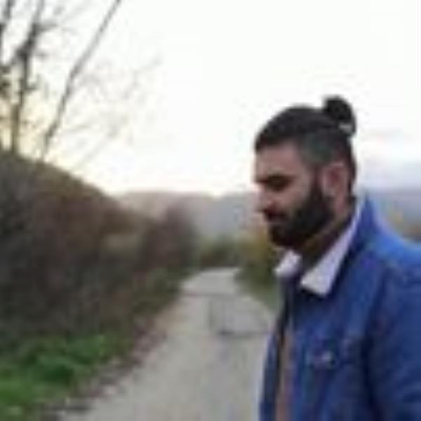 In uscita a maggio i “Sorrisi Bruciati” del cantautore di Mesoraca Luigi Longo, in arte Lou Vice  images In uscita a maggio i “Sorrisi Bruciati” del cantautore di Mesoraca Luigi Longo, in arte Lou Vice